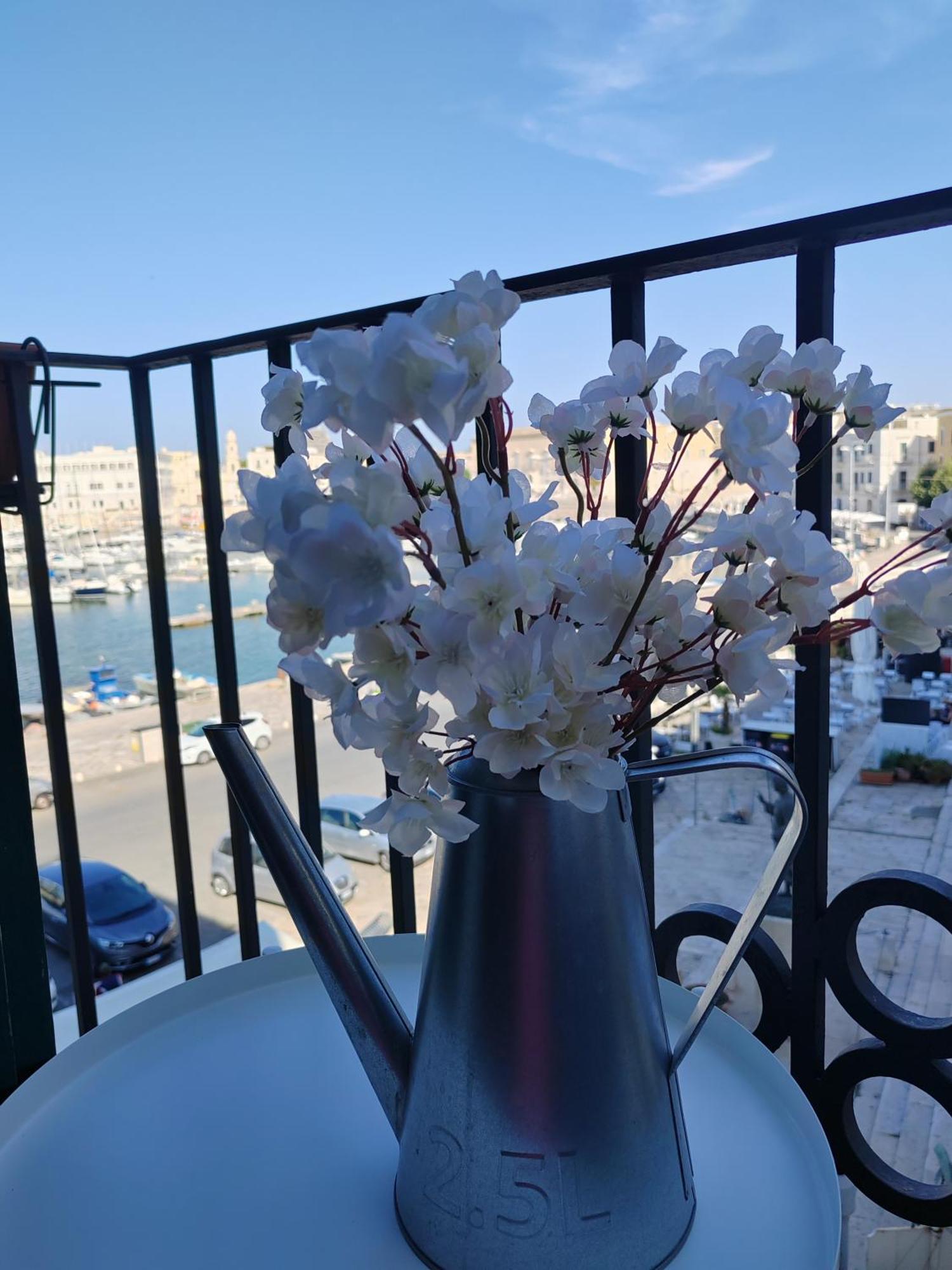La Finestra Sul Porto Apartment Trani Exterior photo