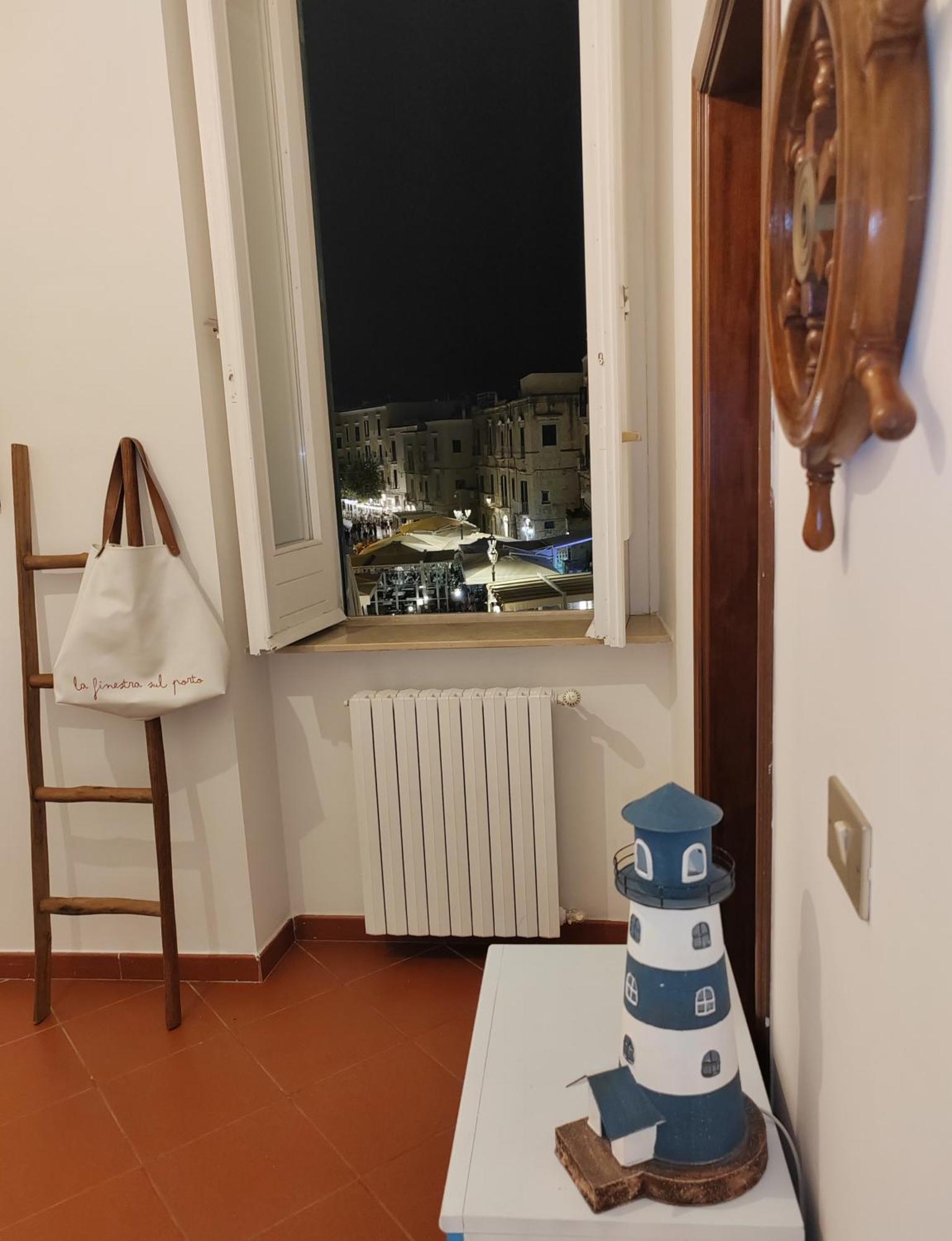 La Finestra Sul Porto Apartment Trani Exterior photo
