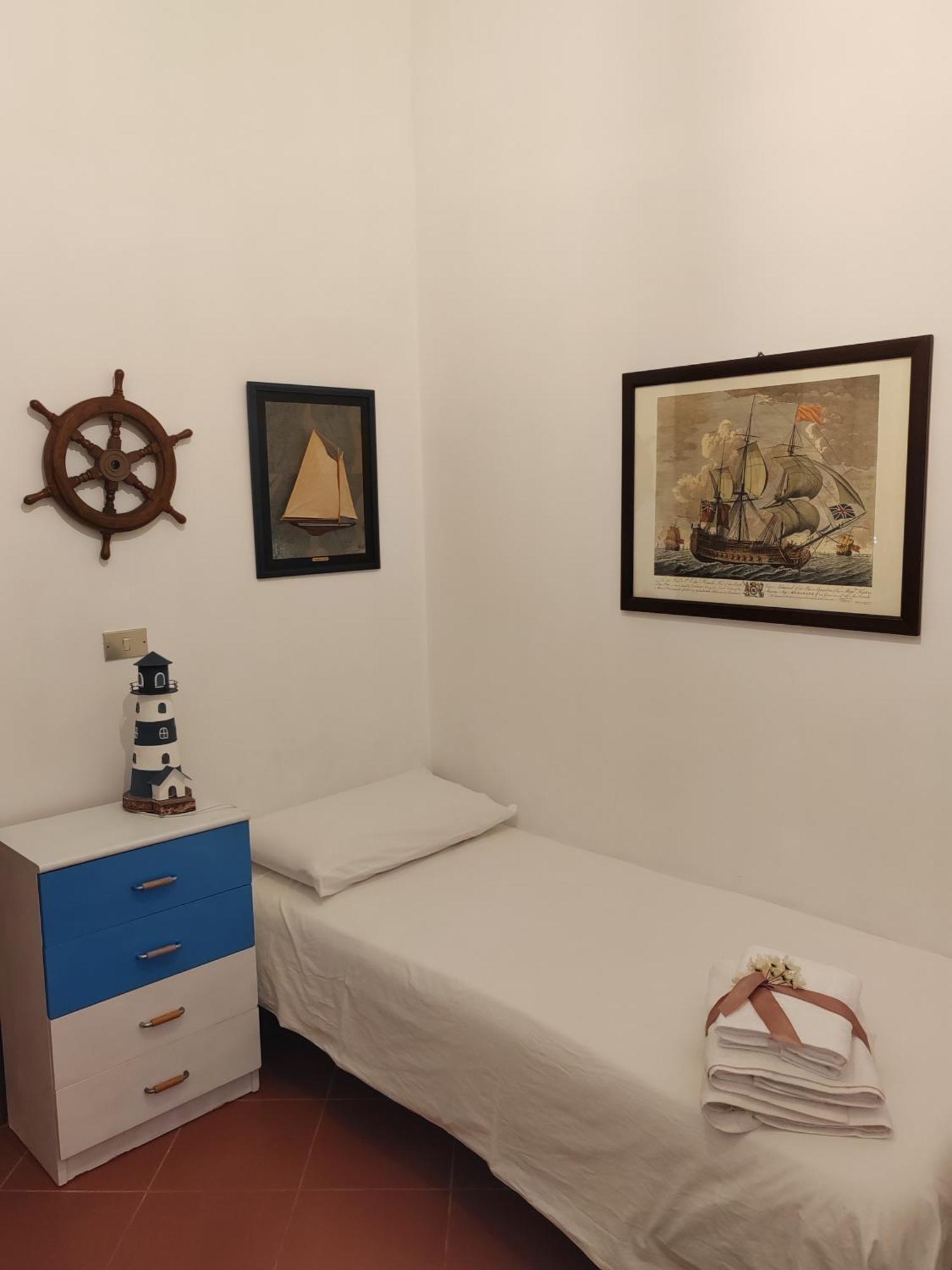 La Finestra Sul Porto Apartment Trani Exterior photo
