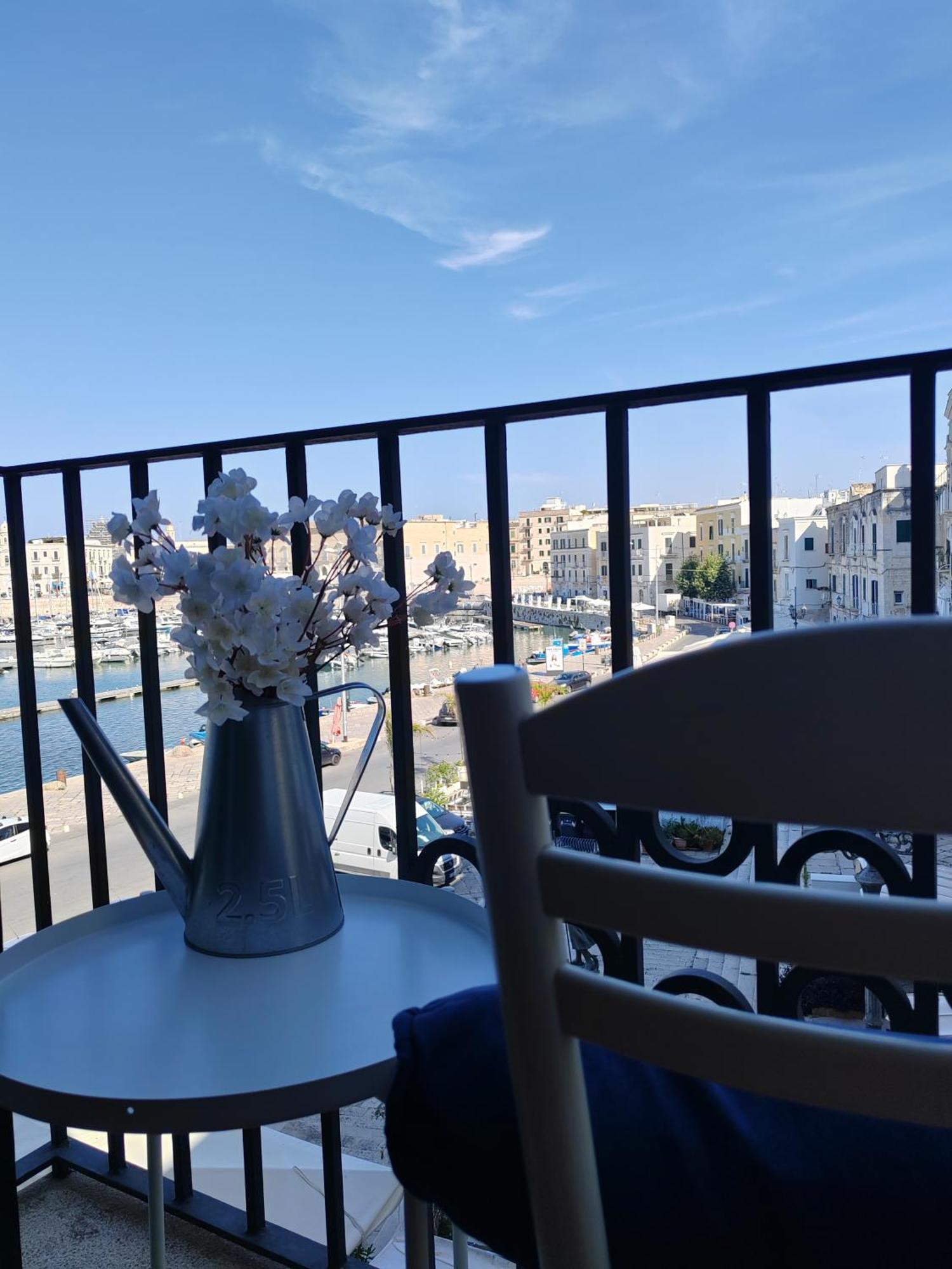La Finestra Sul Porto Apartment Trani Exterior photo